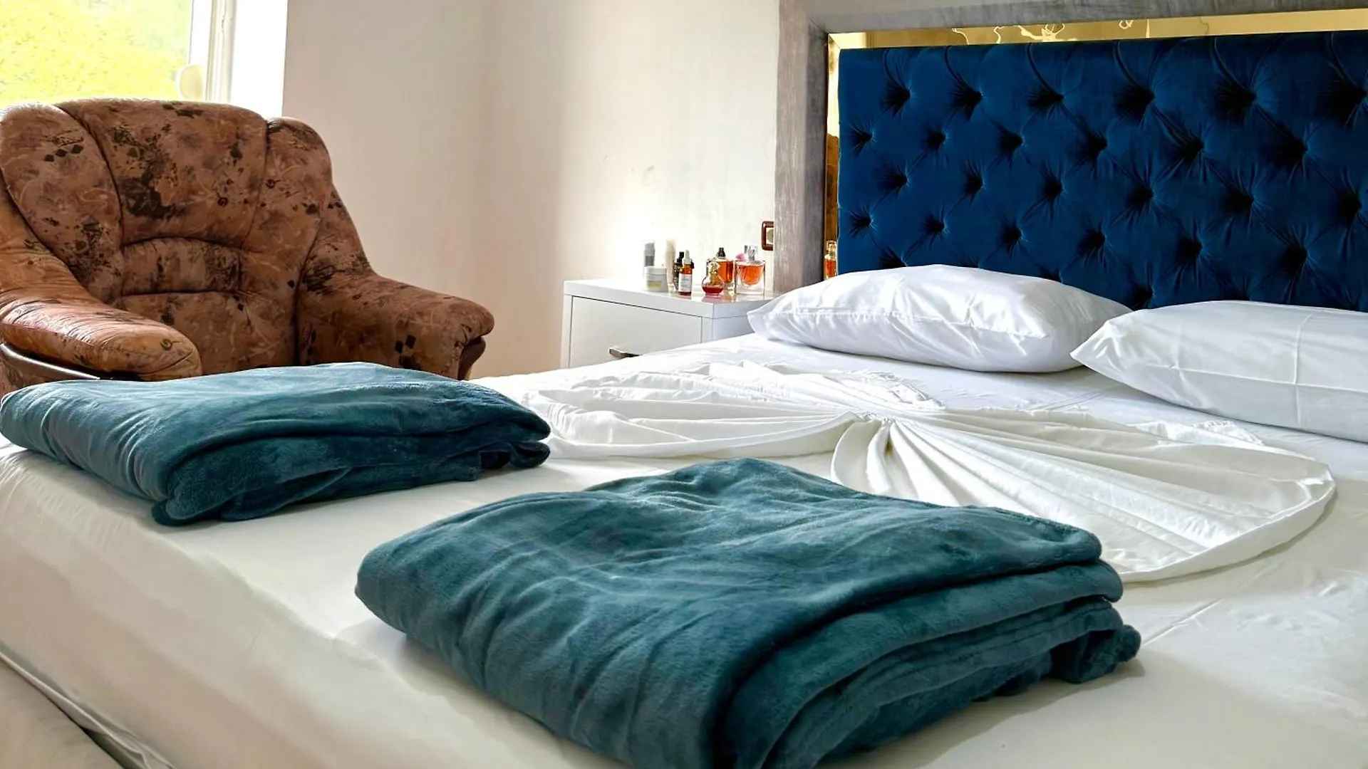 Star Center Apartment Permet 0*,  Albania